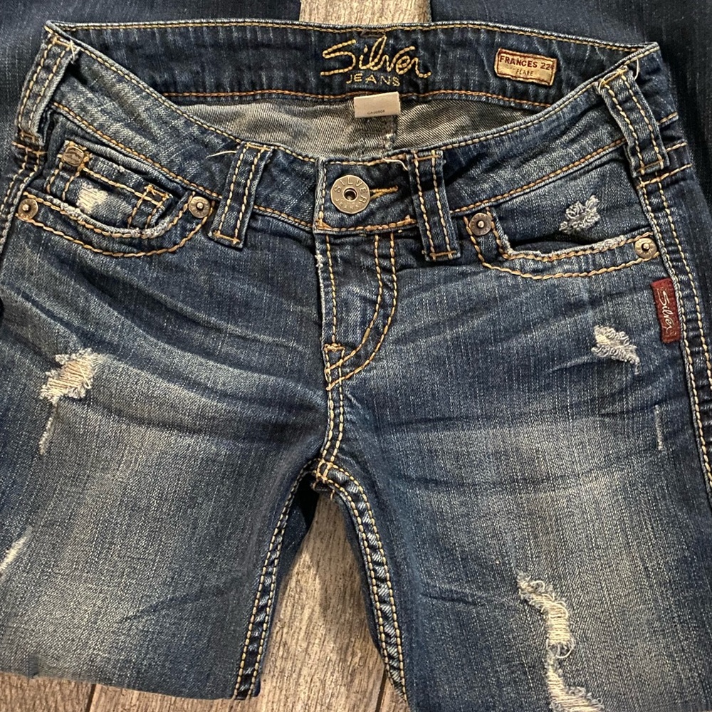 Silver Jeans
W27/L35
Distressed dark denim
Barely worn 👖💗